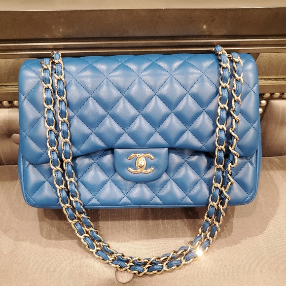 CHANEL Handbags - Chanel -- Classic Double Flap